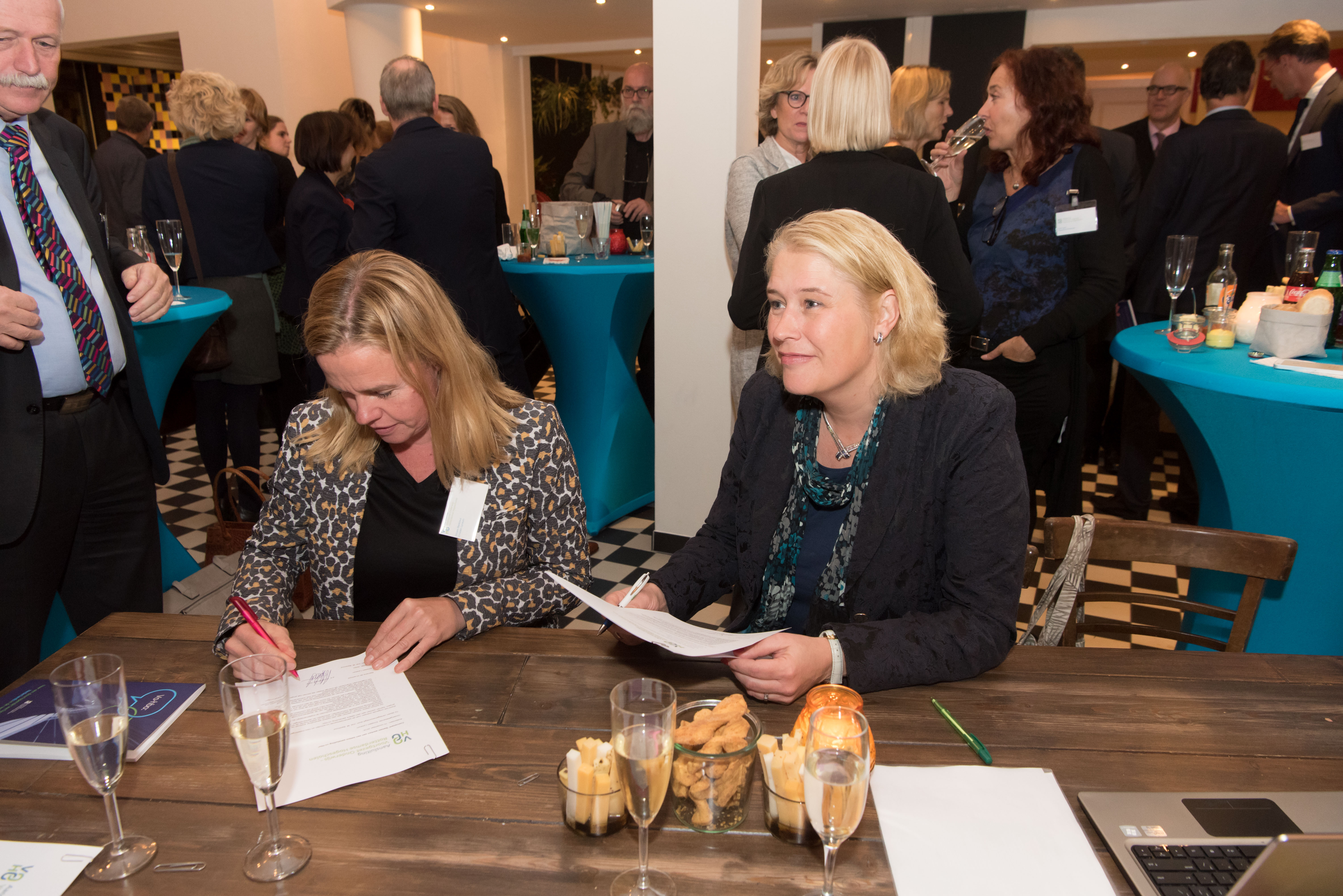 Vo-scholen en hogescholen bekrachtigen samenwerking door ondertekening convenant